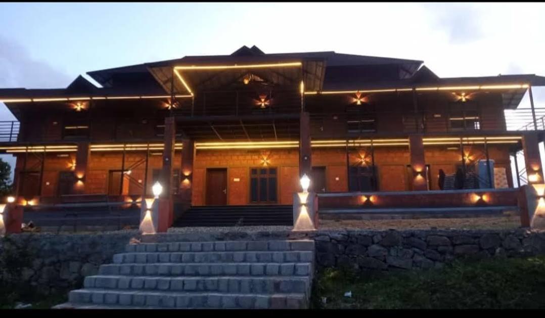 Misty Valley Resort Varagampadi Esterno foto