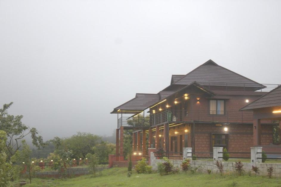Misty Valley Resort Varagampadi Esterno foto